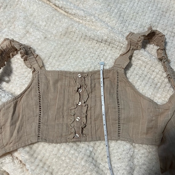 S/M Beige Crop Top with a Low Back - Picture 2 of 3